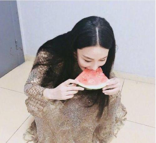 娱乐吃瓜酱衣服,揭秘明星们的时尚衣橱